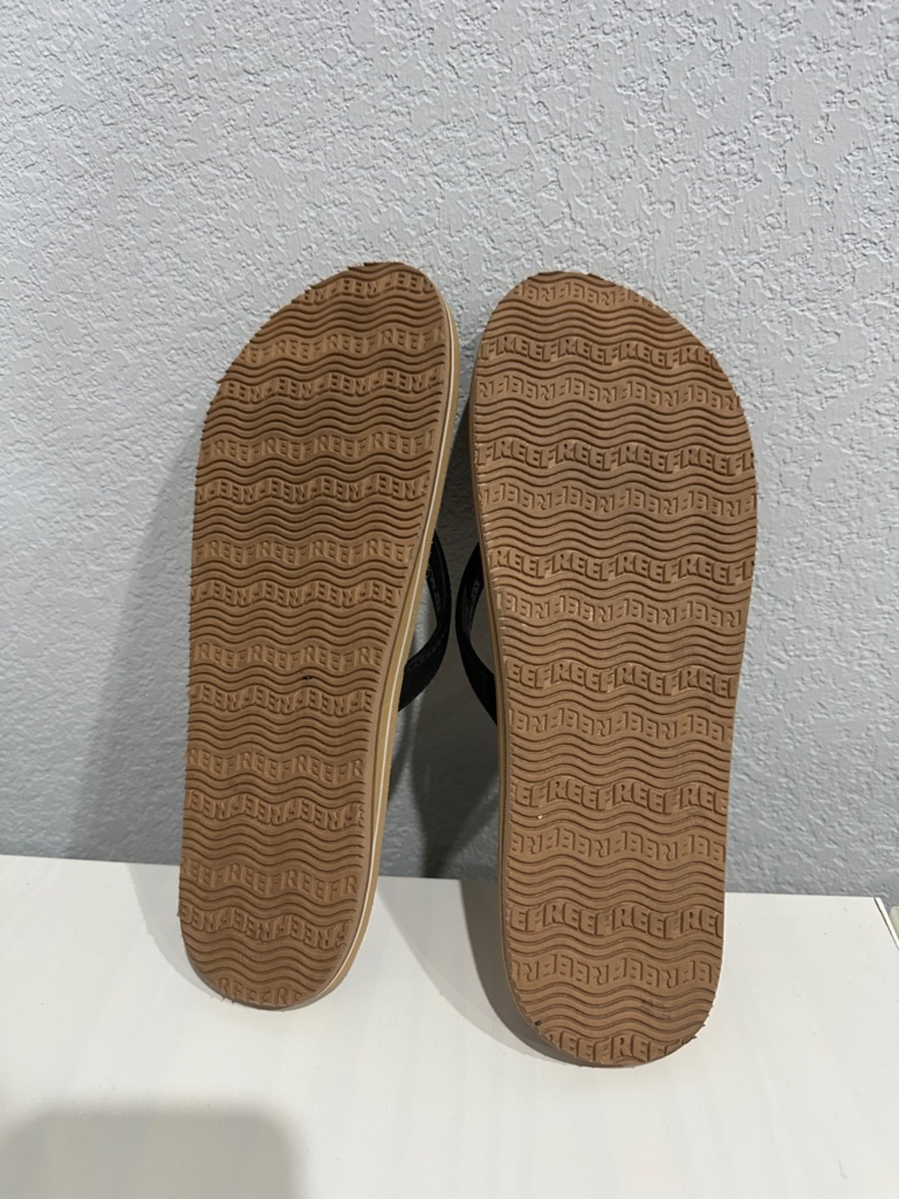 Reef Women's Flip Flop Sandals in Tan and Black - Picture 2 of 3